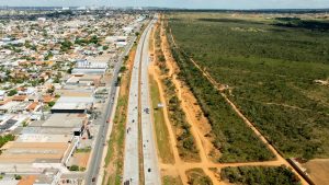 Vista aérea do trecho renovado: 13 quilômetros com revestimento de concreto de 21 cm de altura garantem piso duradouro | Foto: Anderson Parreira/Agência Brasília