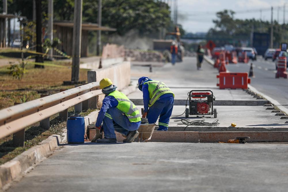 Manutenção do pavimento rígido da faixa exclusiva da EPTG dá mais conforto a passageiros do transporte público